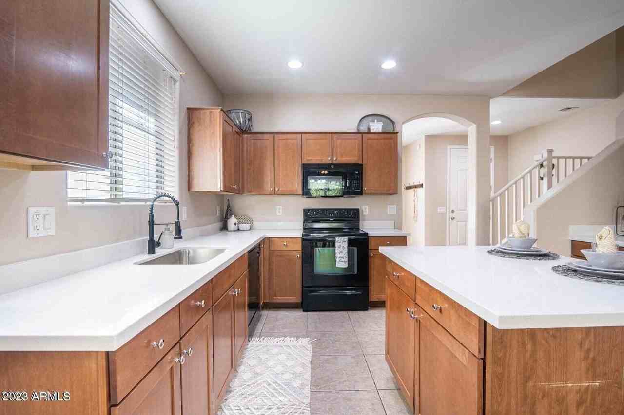 12865 N 151st Dr - Photo 4 of 40