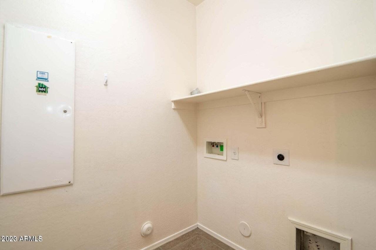 12865 N 151st Dr - Photo 5 of 40