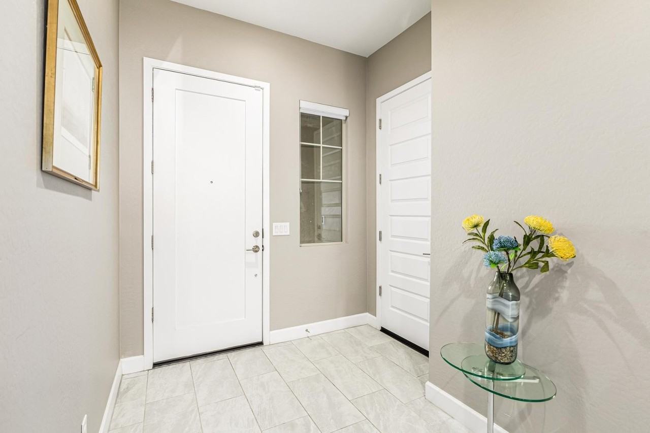 7611 E Camino Vivaz - Photo 5 of 48