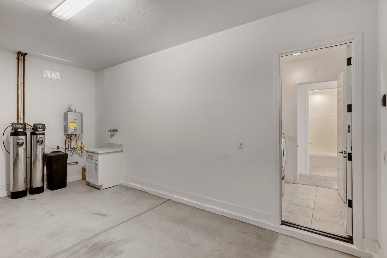 8723 W Vista Ave - Photo 7 of 50