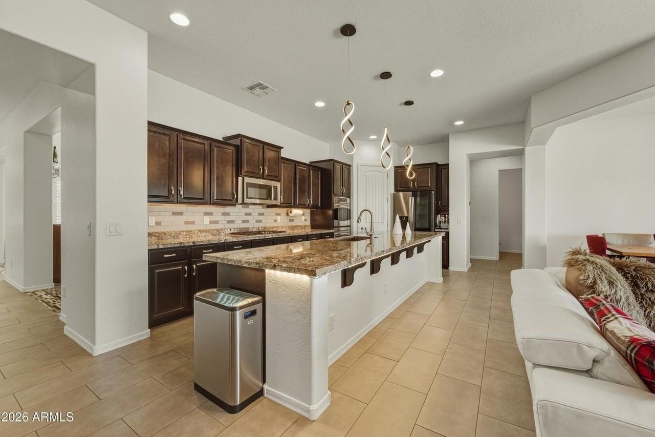 21080 N 76th Ave - Photo 3 of 38