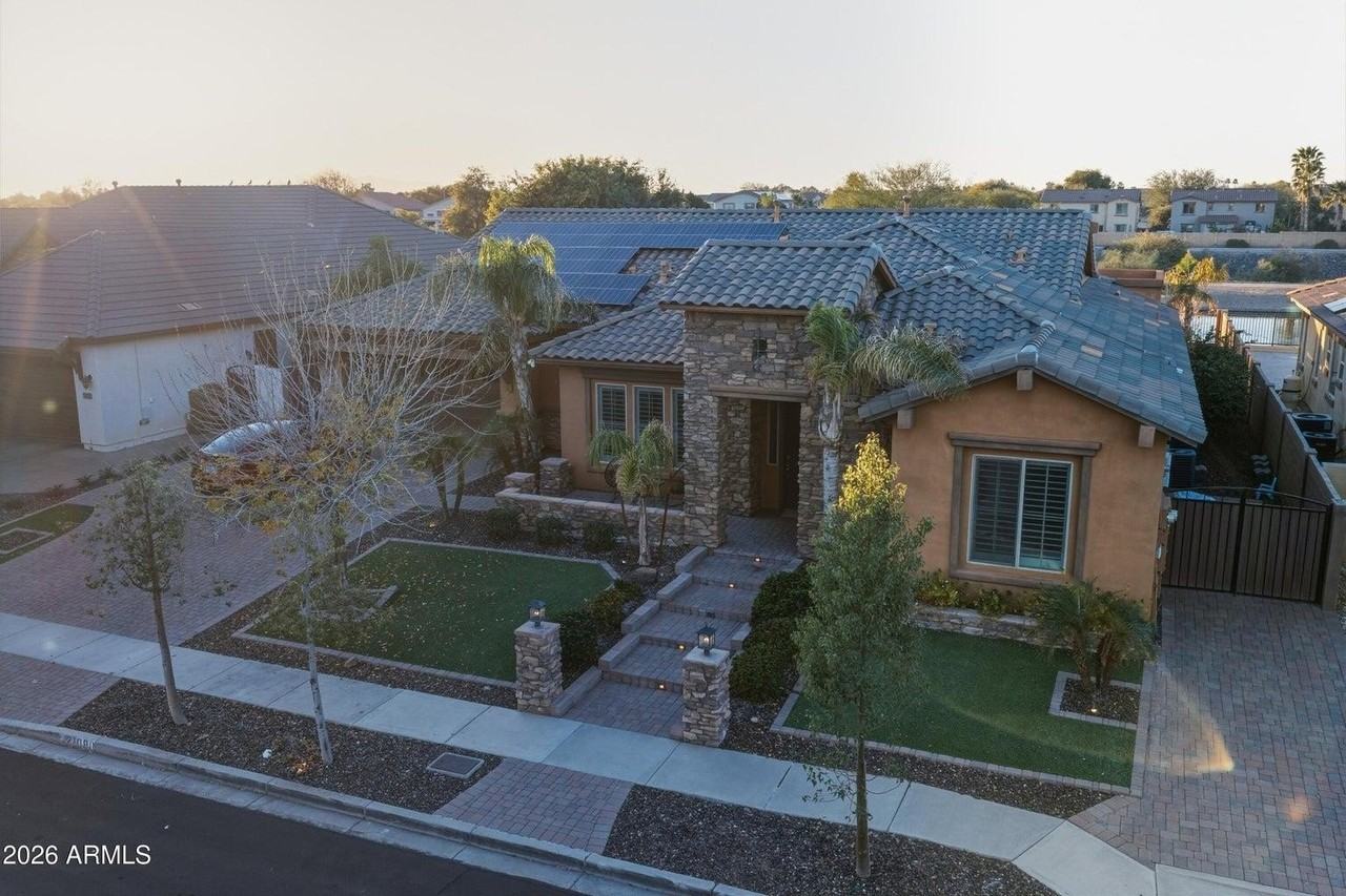 21080 N 76th Ave - Photo 5 of 38