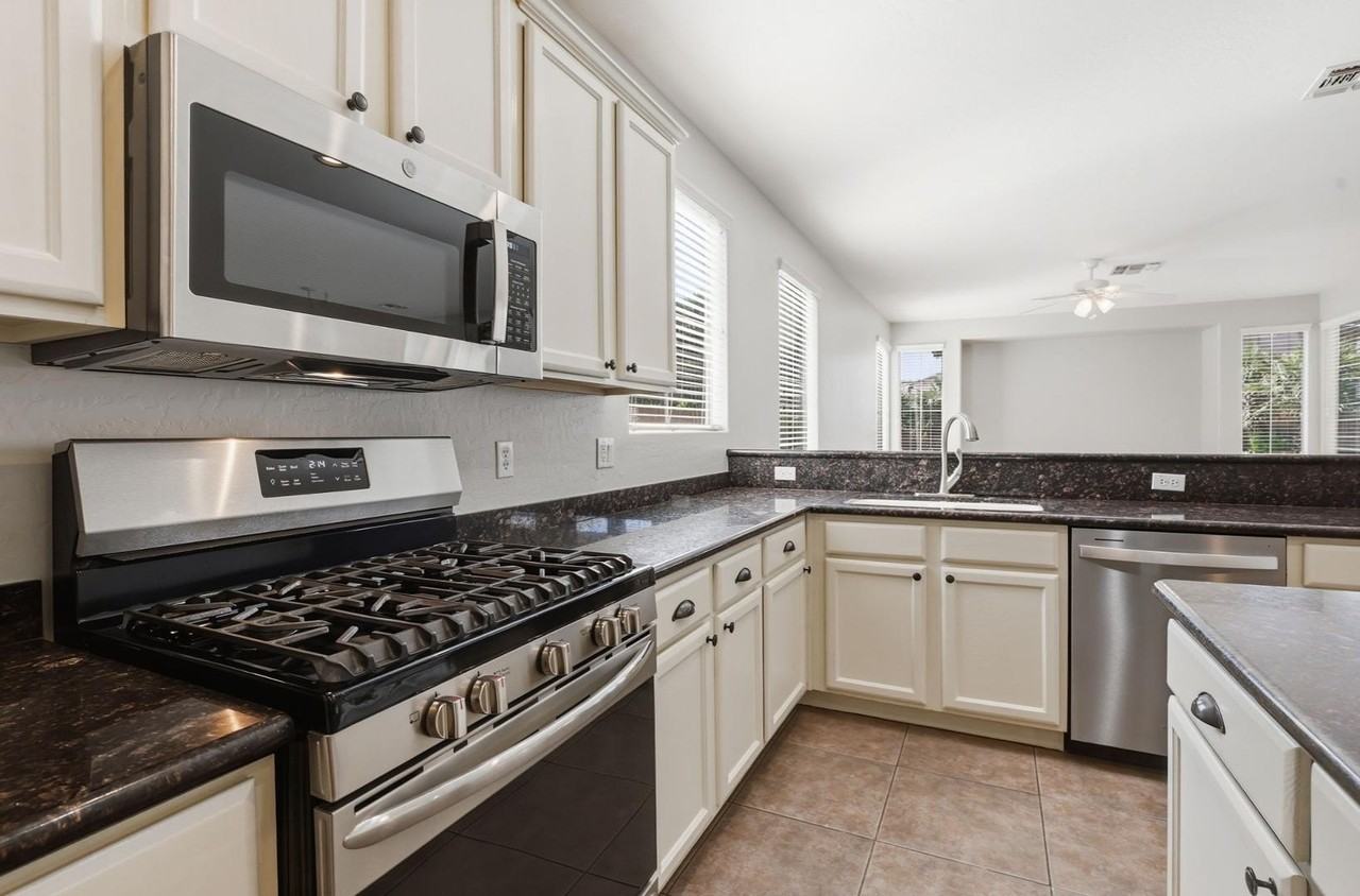 3565 E Vaughn Ct - Photo 5 of 49