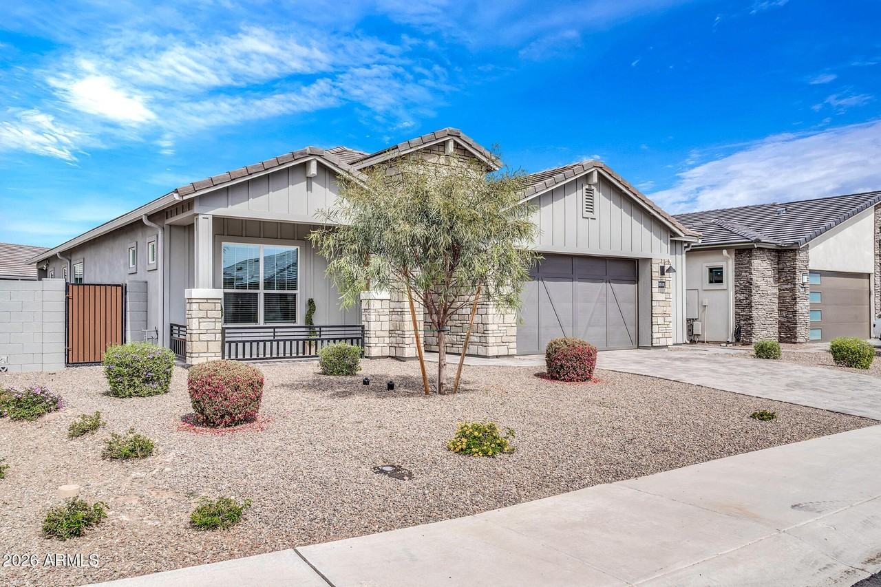 10518 W Albert Ln - Photo 2 of 38