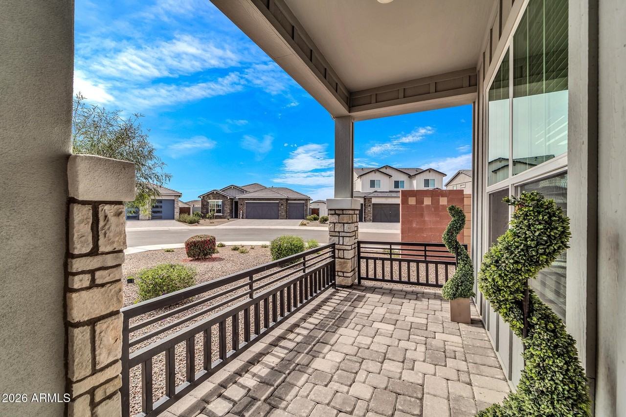 10518 W Albert Ln - Photo 3 of 38