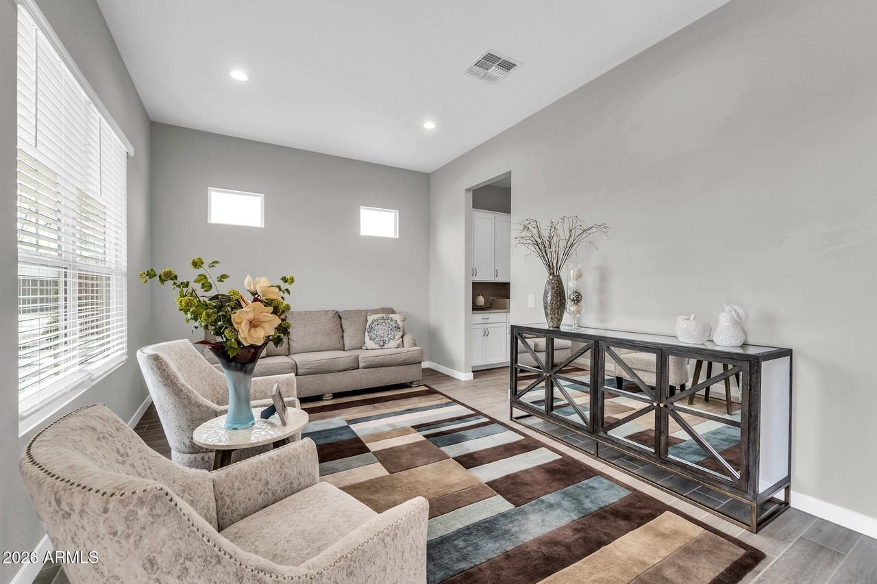 10518 W Albert Ln - Photo 5 of 38