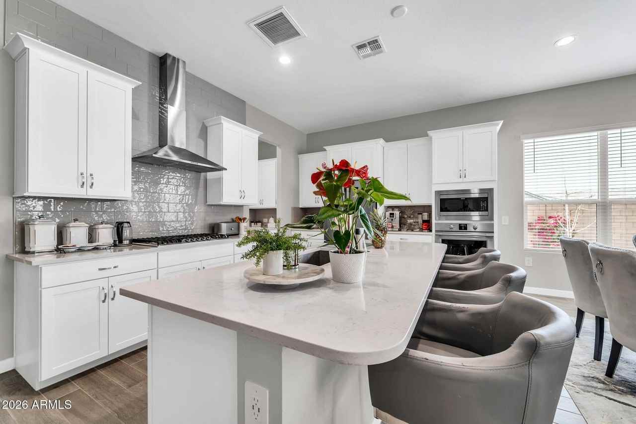 10518 W Albert Ln - Photo 6 of 38