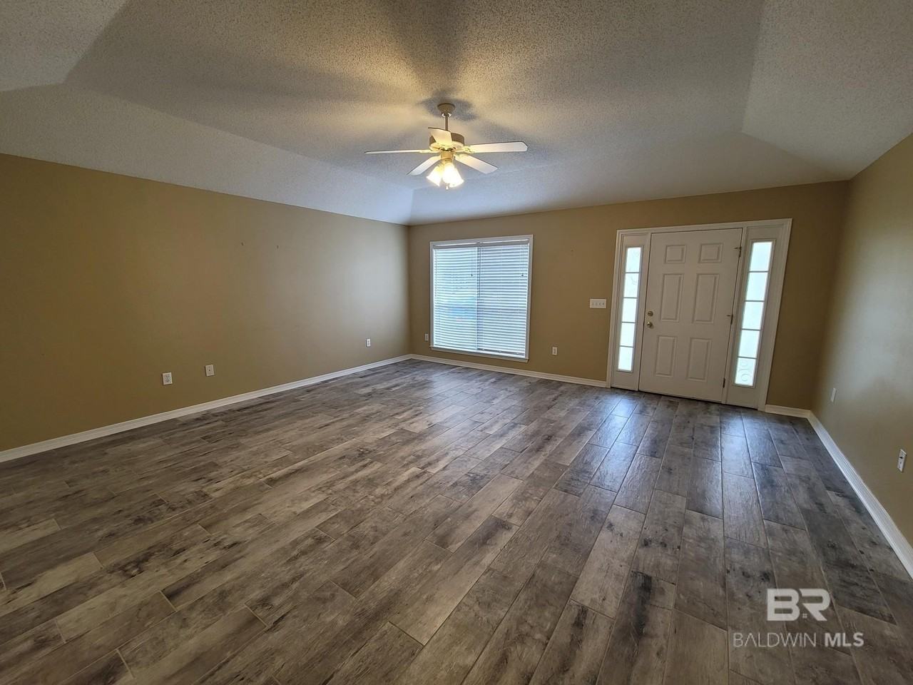 22410 Beaver Creek Ln - Photo 2 of 15