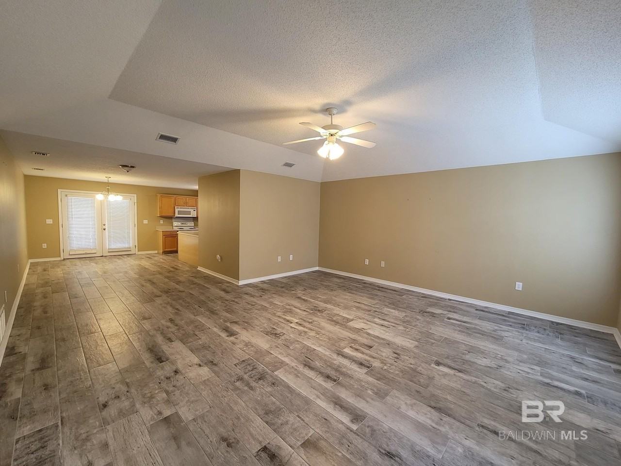 22410 Beaver Creek Ln - Photo 3 of 15