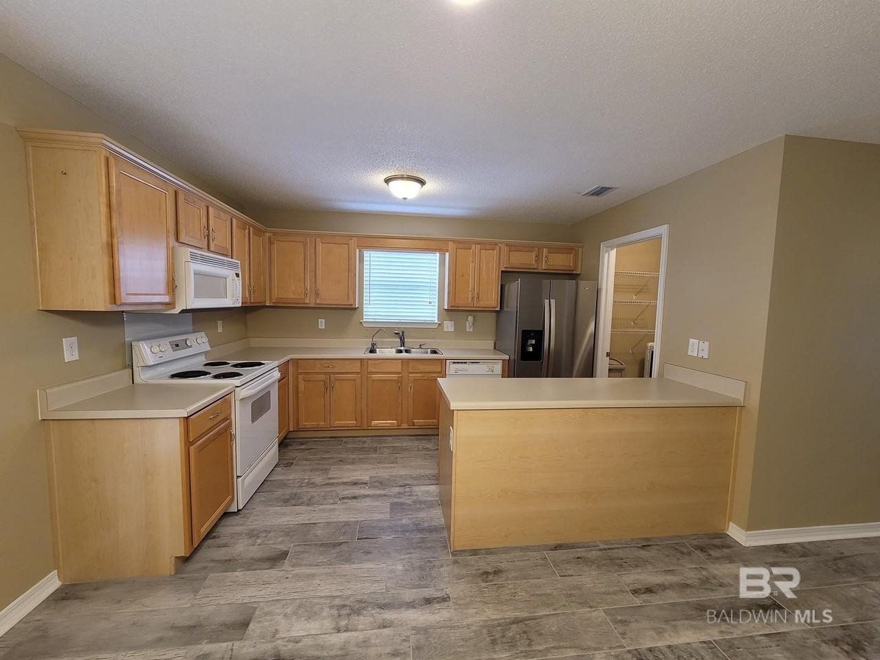 22410 Beaver Creek Ln - Photo 4 of 15