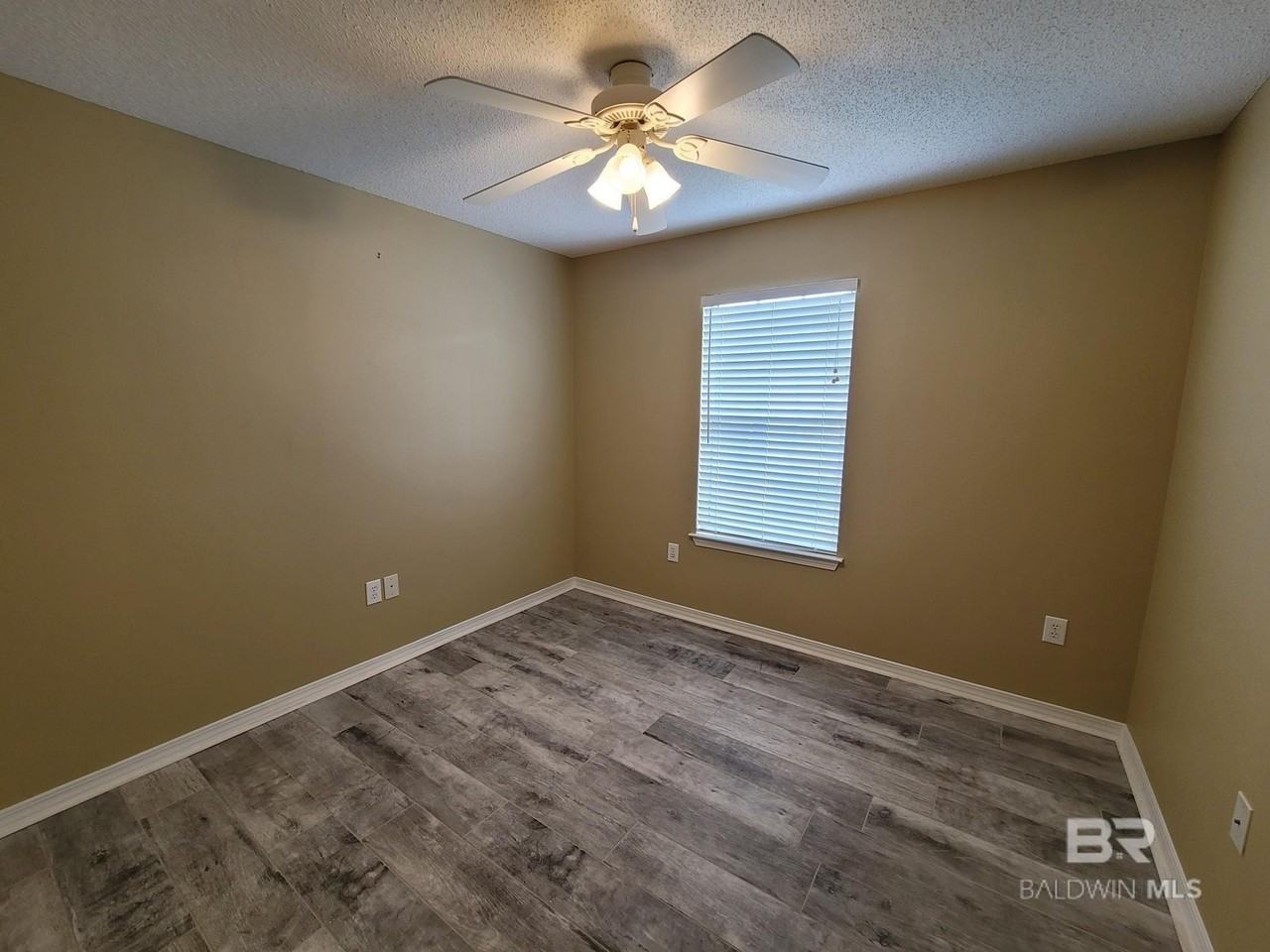 22410 Beaver Creek Ln - Photo 5 of 15