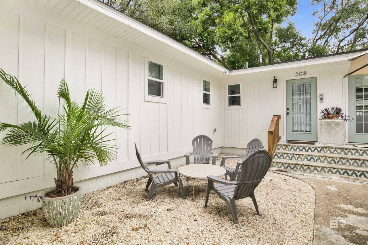 208 E 22nd Ave - Photo 3 of 25