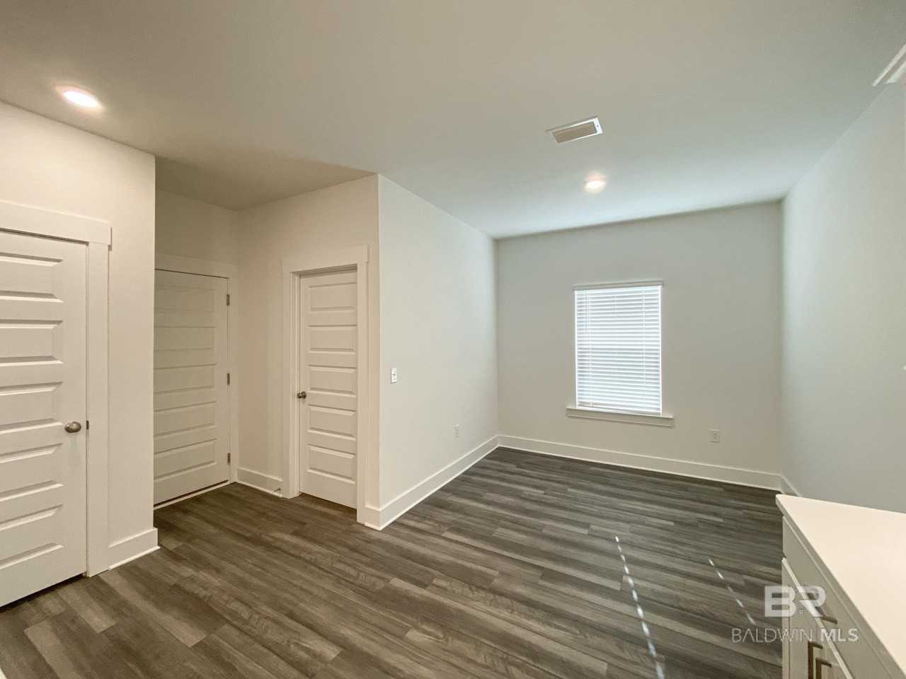 510 Hardwood Ave - Photo 7 of 34