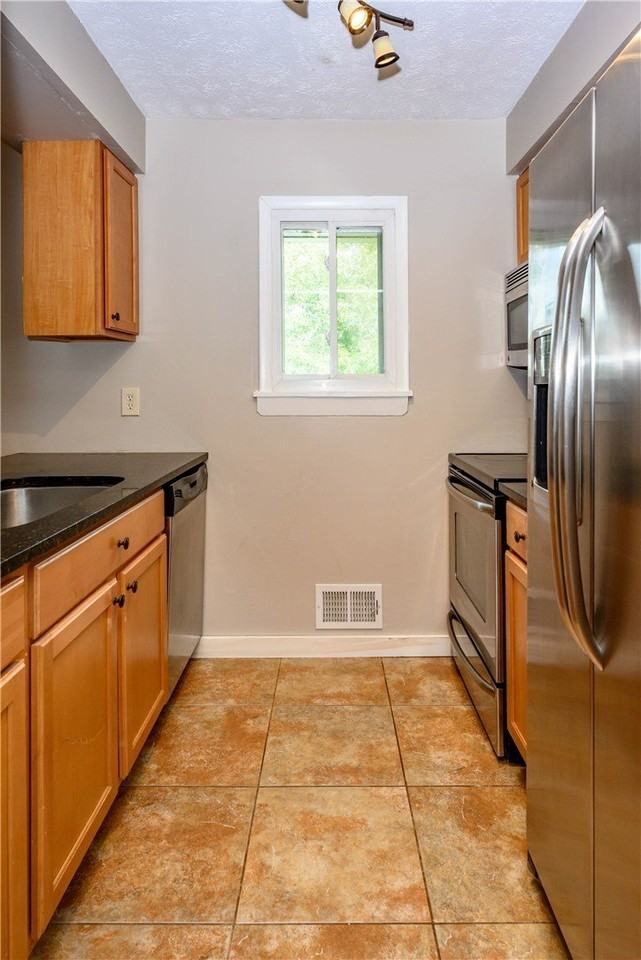 808 Eastbrooke Ln - Photo 7 of 21