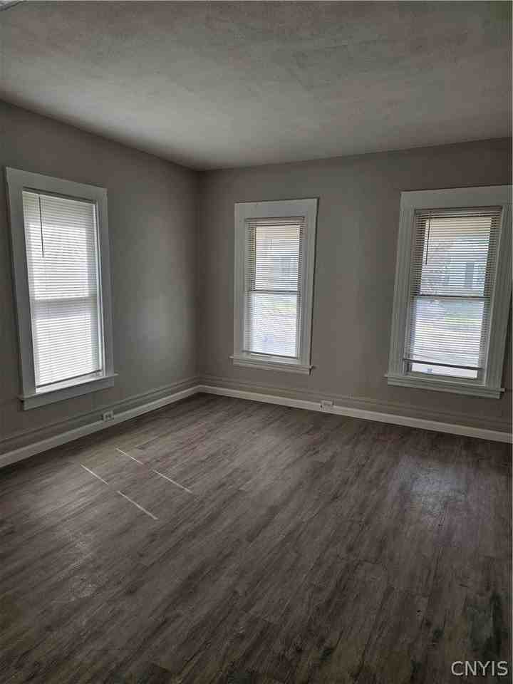 111 Abell Ave - Photo 2 of 17