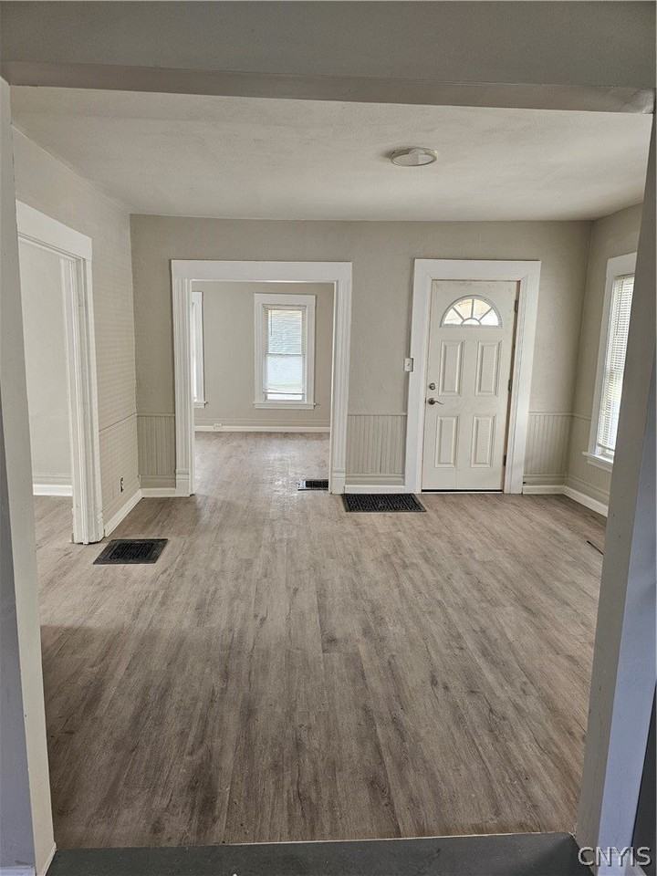 111 Abell Ave - Photo 3 of 17