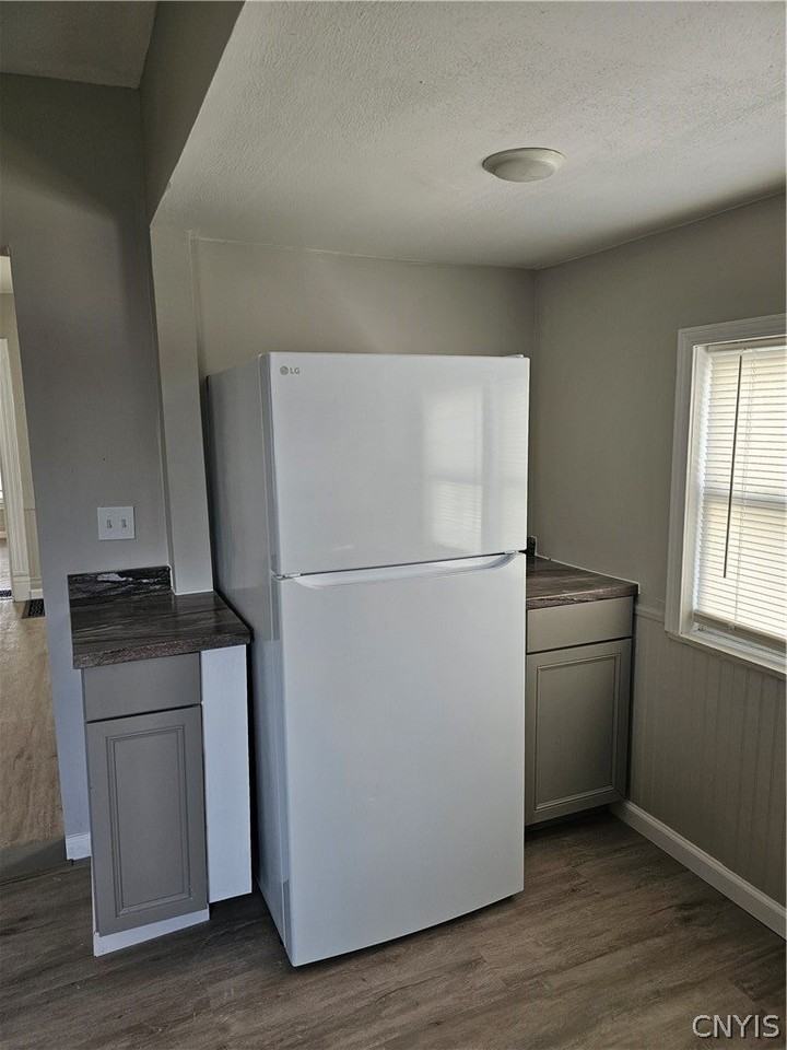 111 Abell Ave - Photo 6 of 17