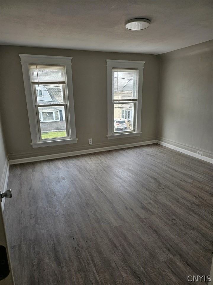 111 Abell Ave - Photo 7 of 17