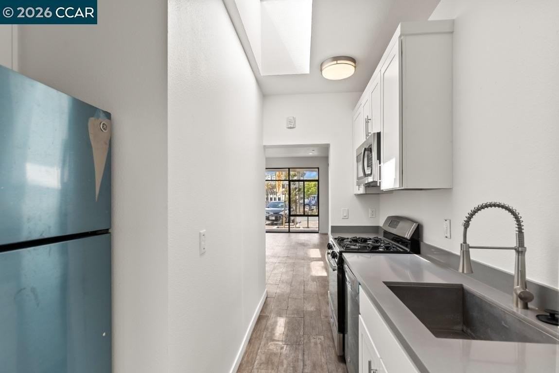 646 Hegenberger Rd - Photo 3 of 13