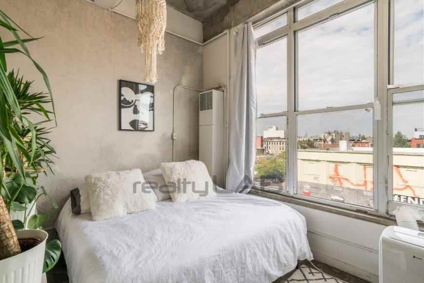 1236 Atlantic Ave - Photo 4 of 10