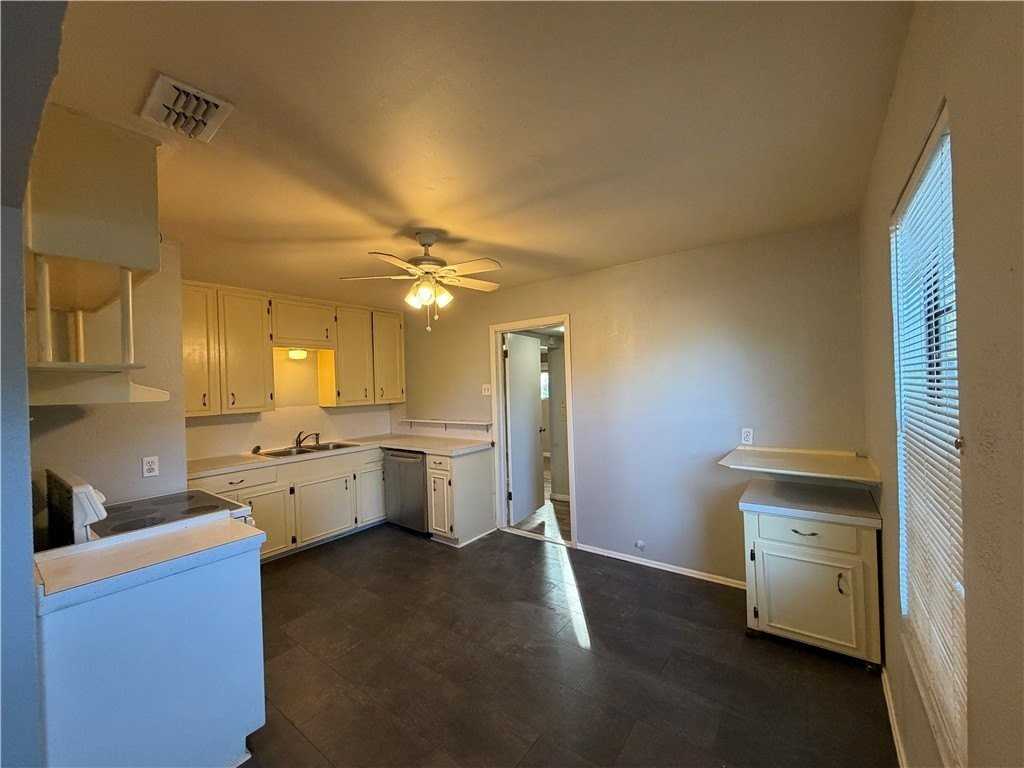 4925 Jo Ann St - Photo 5 of 27