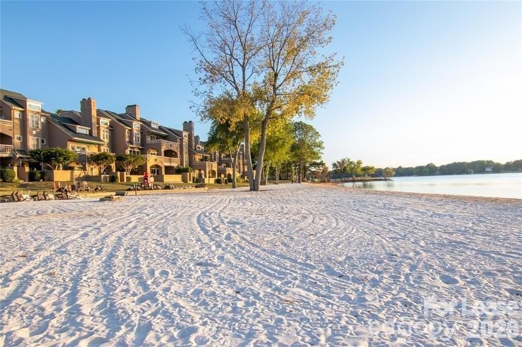 646 Portside Dr - Photo 2 of 48