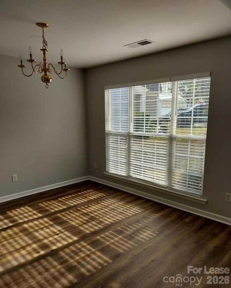 3147 Old Ironside Dr - Photo 5 of 28