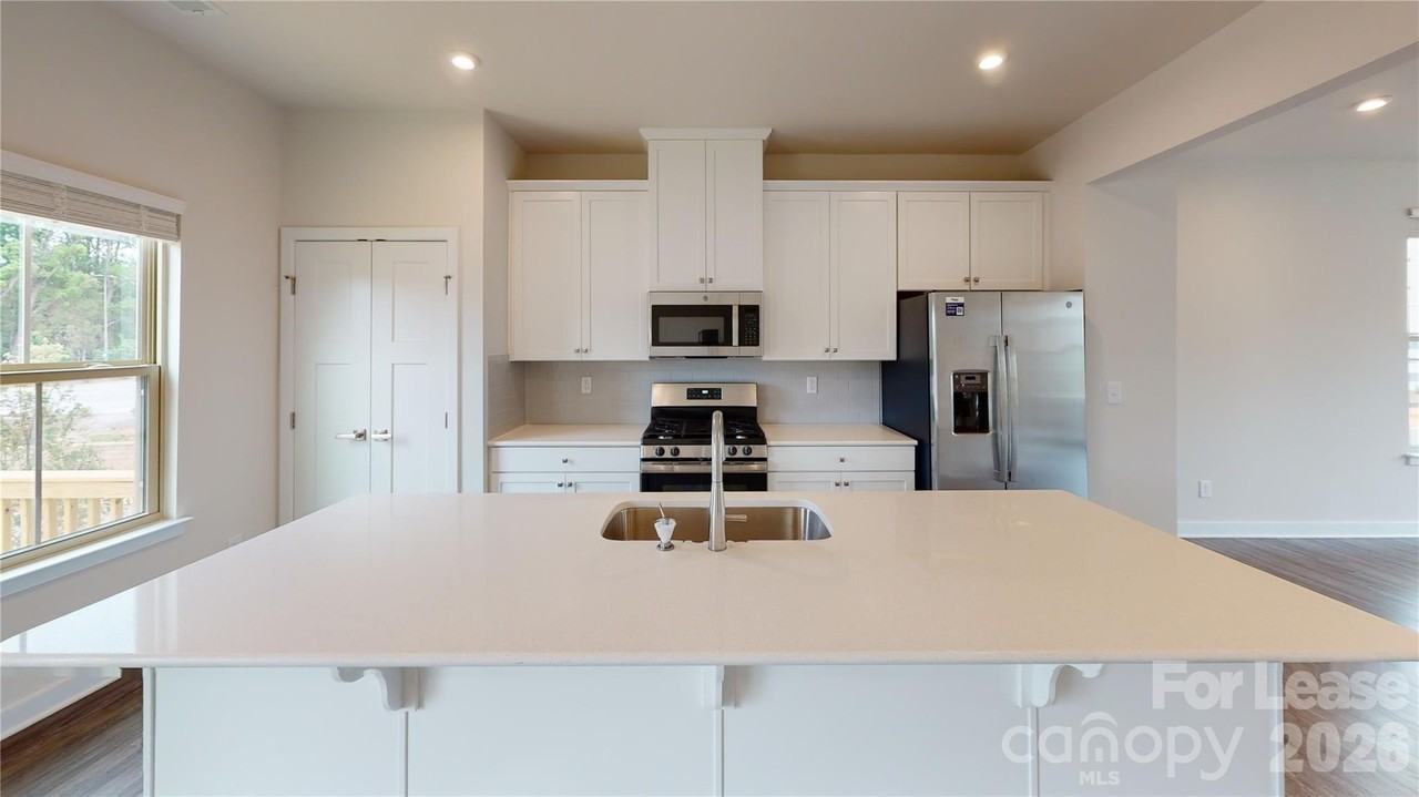 104 Helm Ln Unit A - Photo 2 of 32