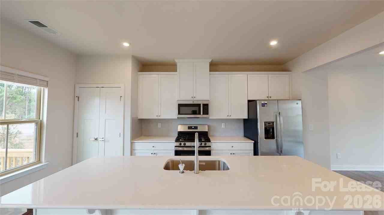 104 Helm Ln Unit A - Photo 3 of 32