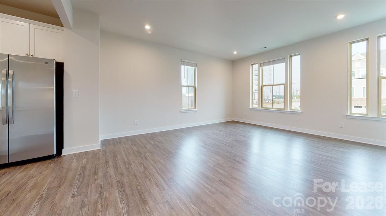 104 Helm Ln Unit A - Photo 5 of 32