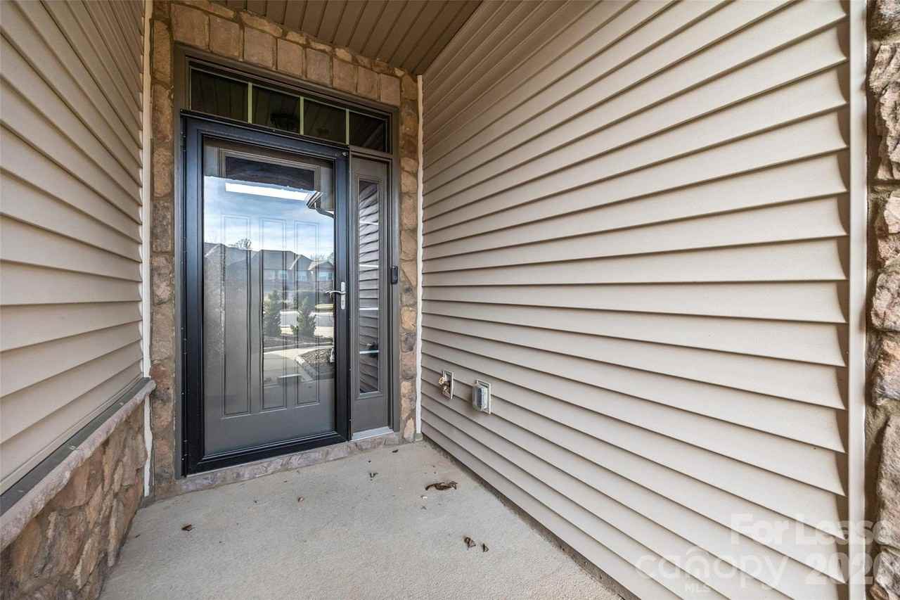 827 Ayrshire Ave - Photo 2 of 27