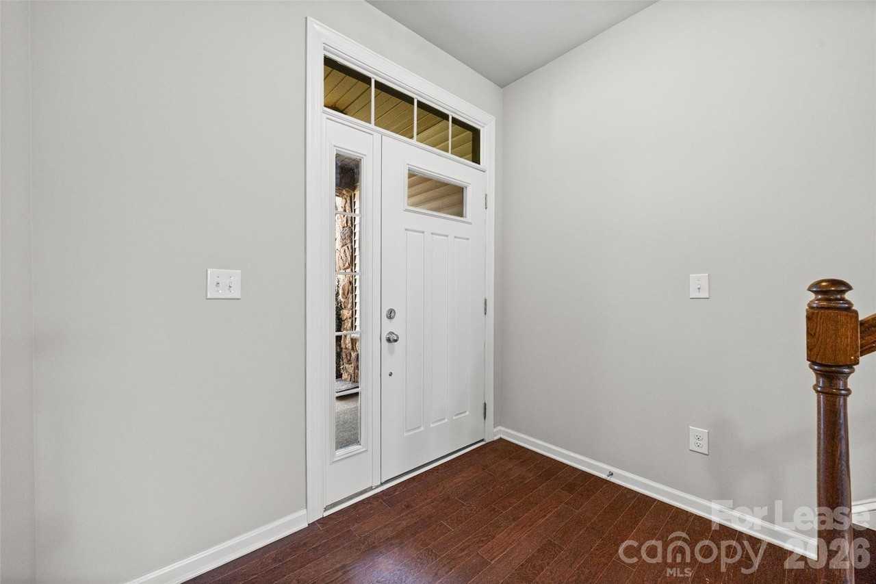 827 Ayrshire Ave - Photo 3 of 27