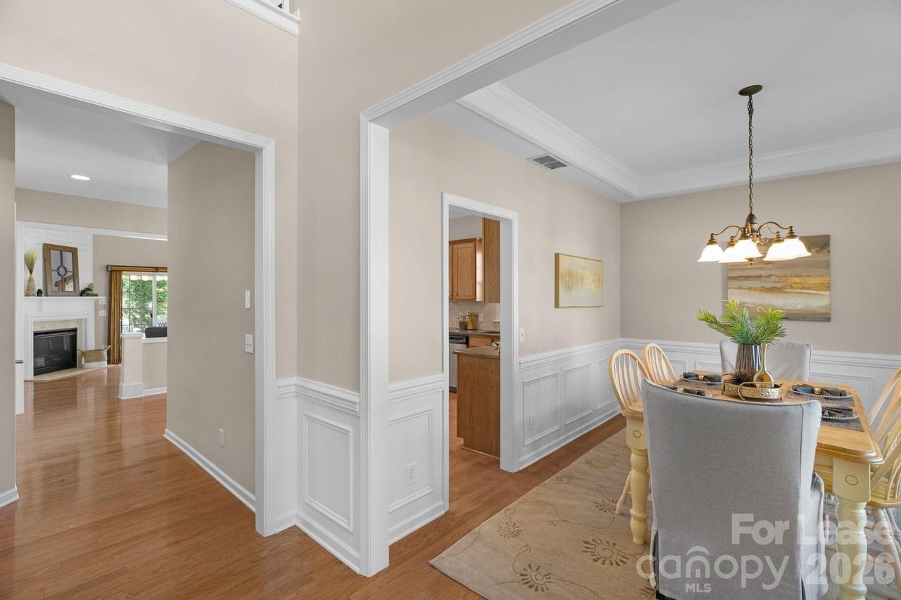 2076 Belair Dr - Photo 3 of 43