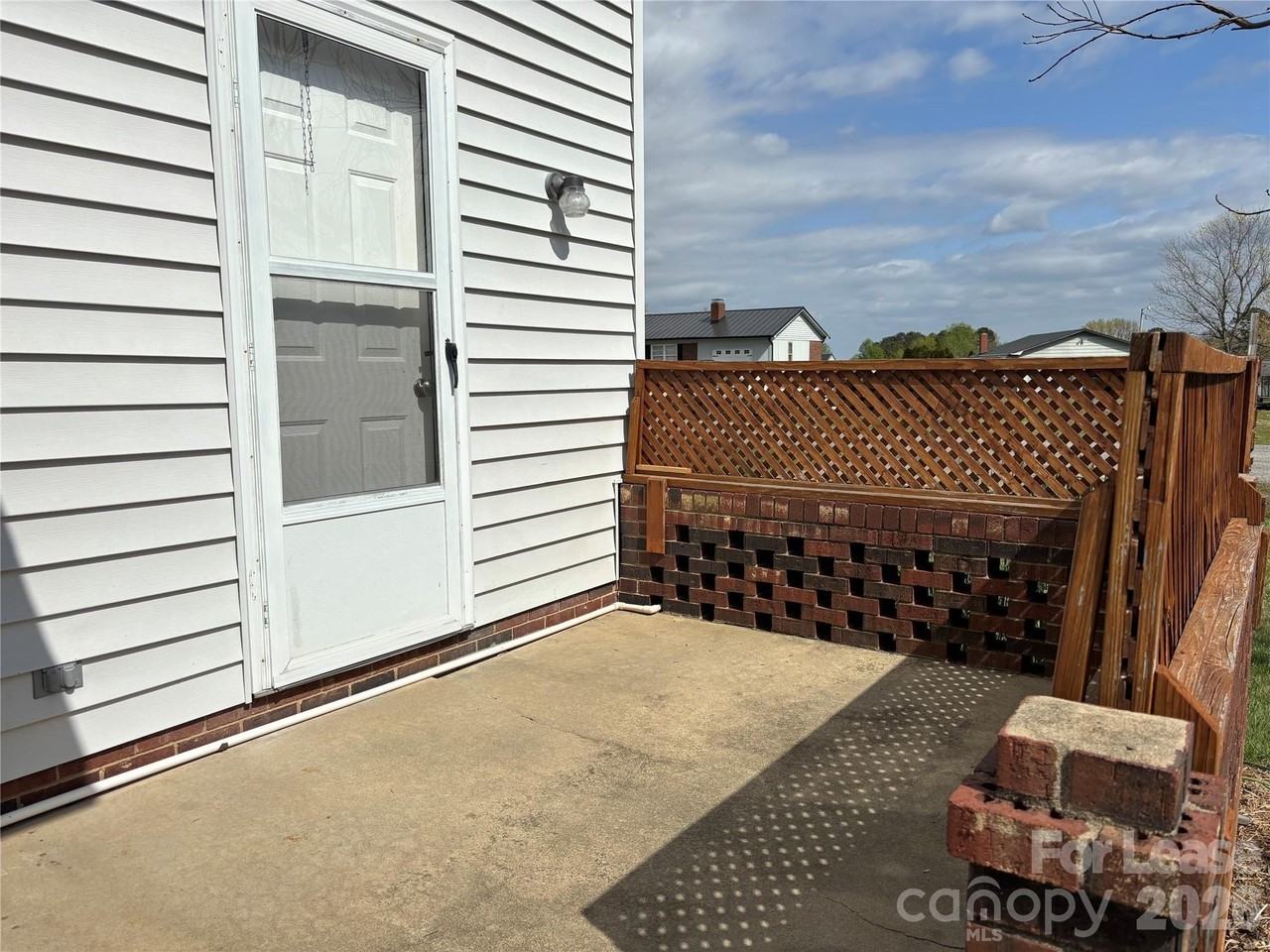 1113 Peach Tree St - Photo 3 of 10