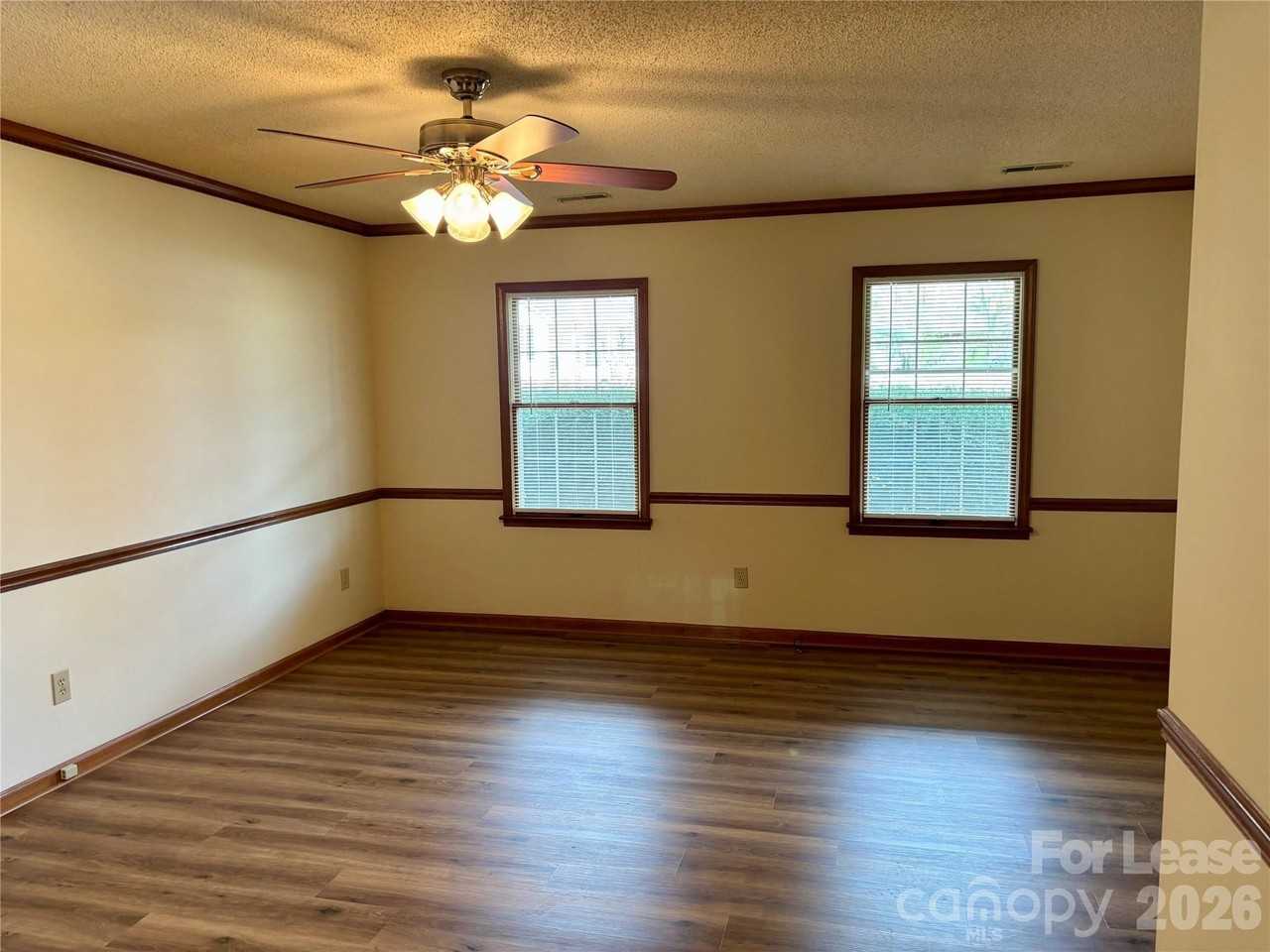 1113 Peach Tree St - Photo 4 of 10