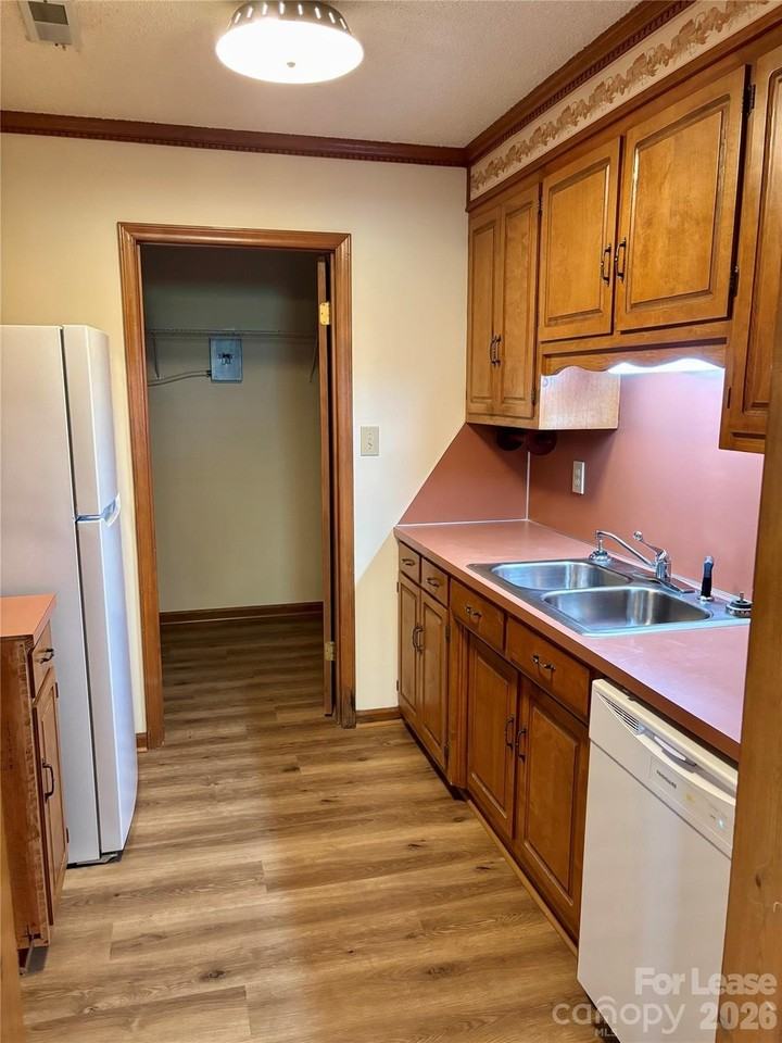 1113 Peach Tree St - Photo 6 of 10