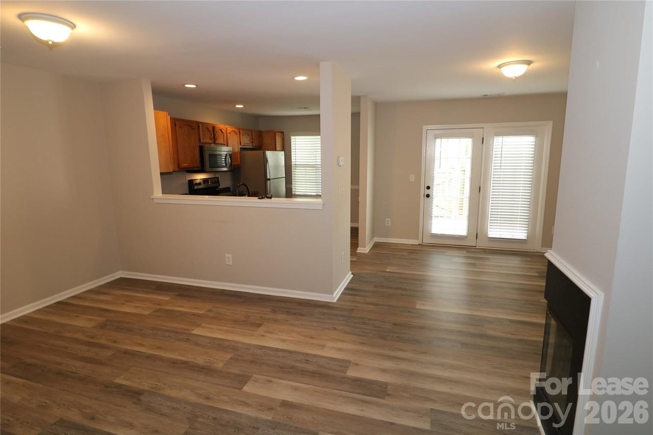 5878 Prescott Ct - Photo 5 of 31