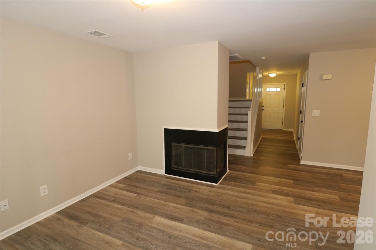 5878 Prescott Ct - Photo 6 of 31