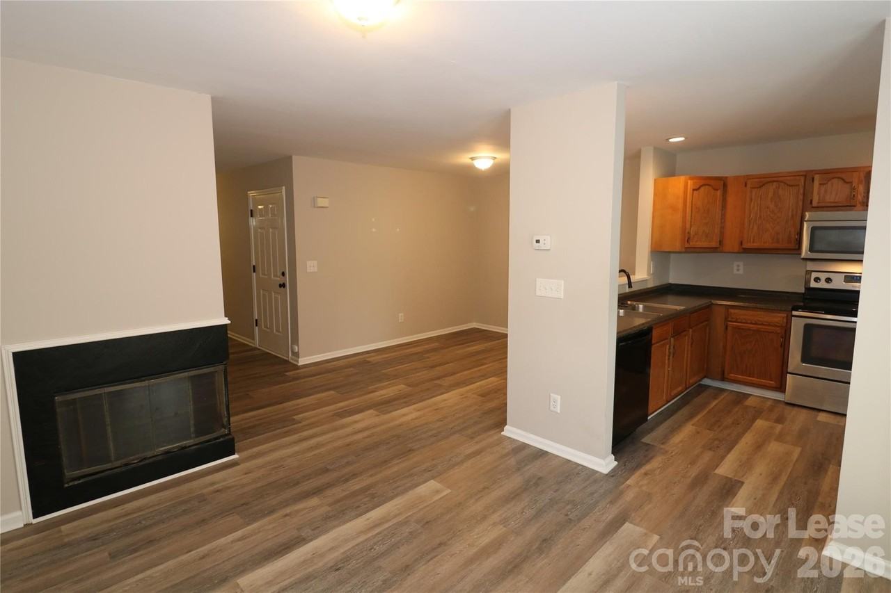 5878 Prescott Ct - Photo 7 of 31