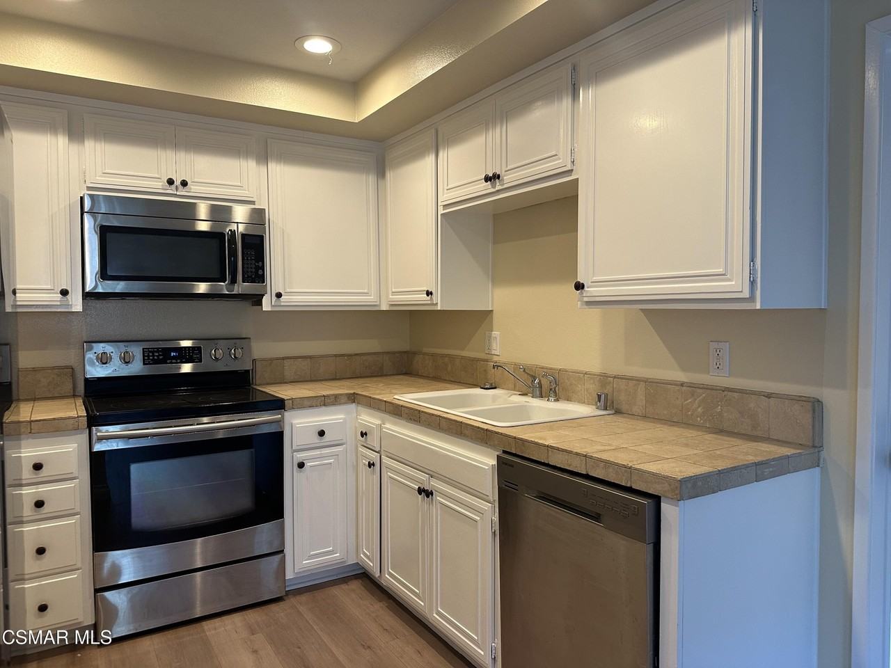 3719 Summershore Ln - Photo 4 of 27