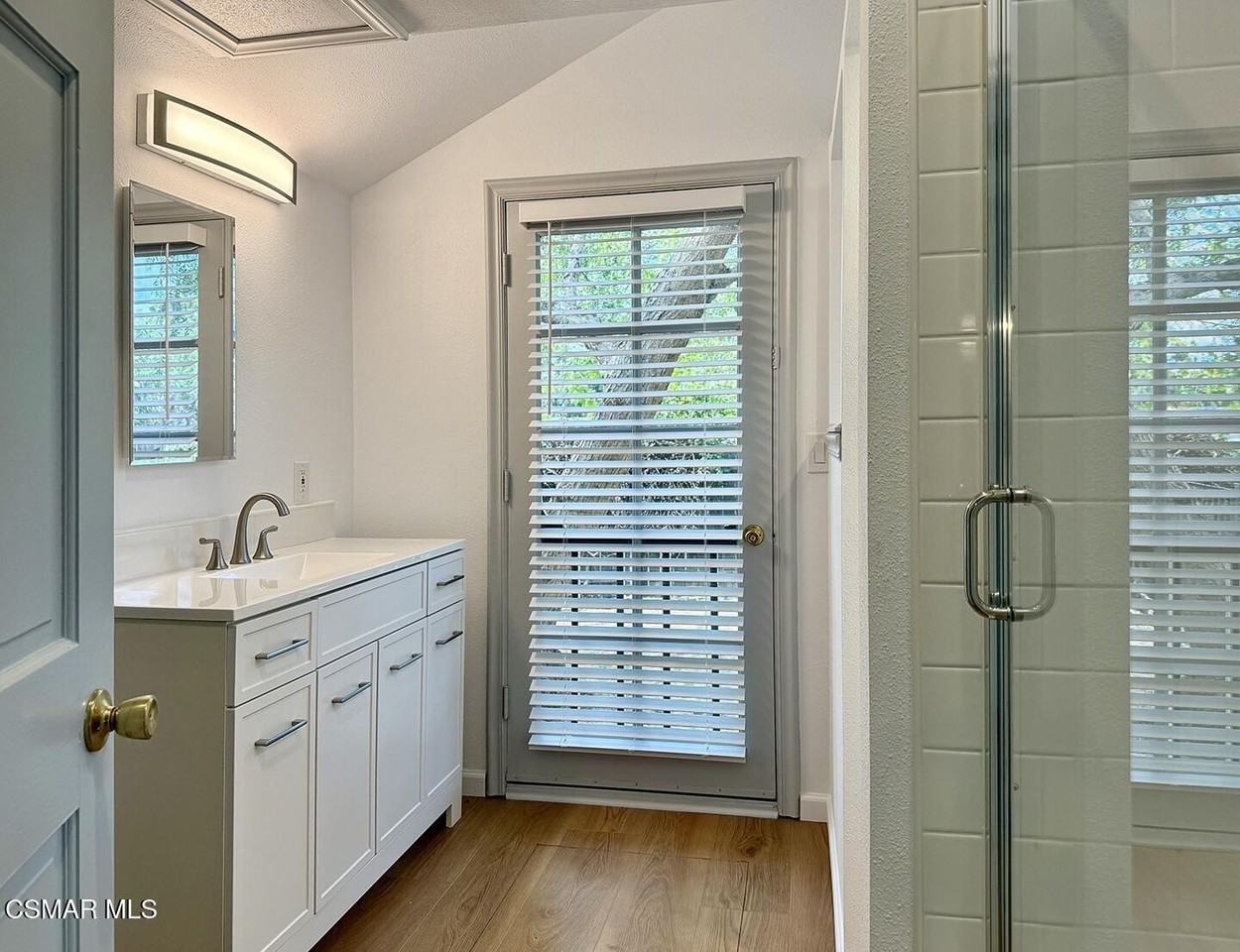 1391 E Hillcrest Dr Unit B - Photo 6 of 14