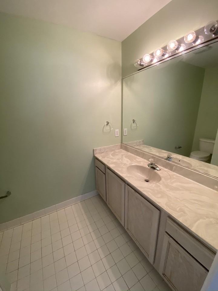 1525 Theresa Dr Apt B - Photo 4 of 12