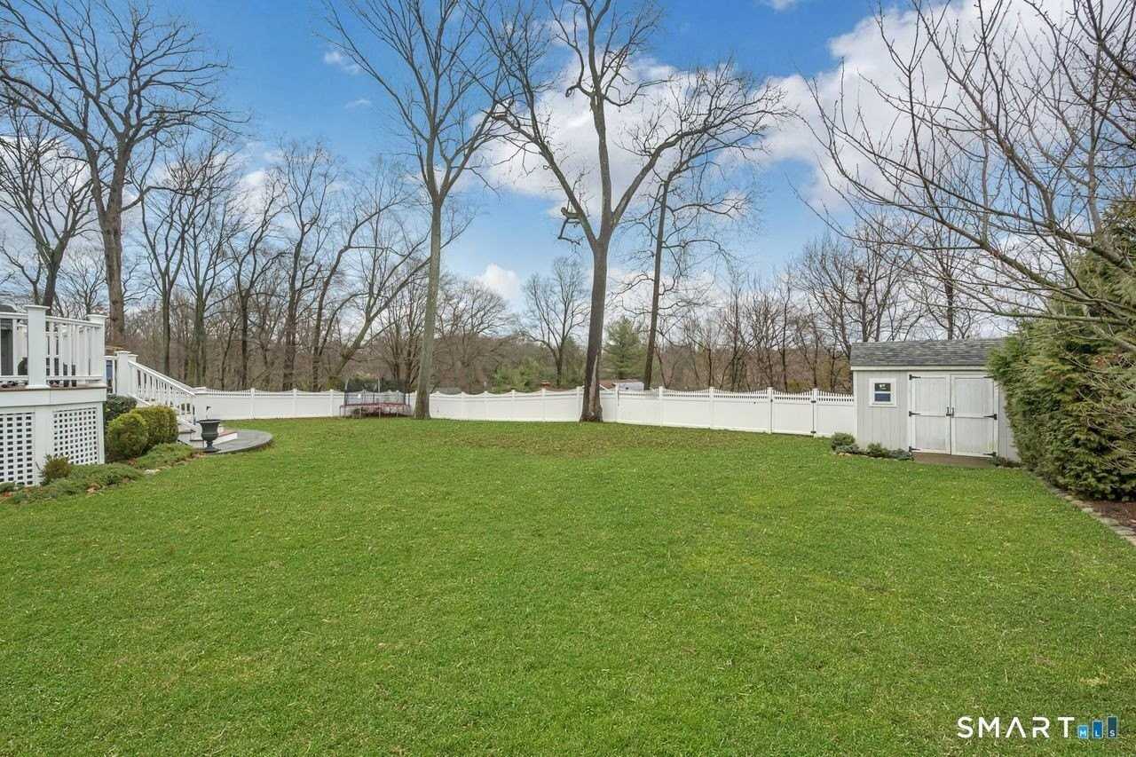 51 Ledgewood Dr - Photo 4 of 35