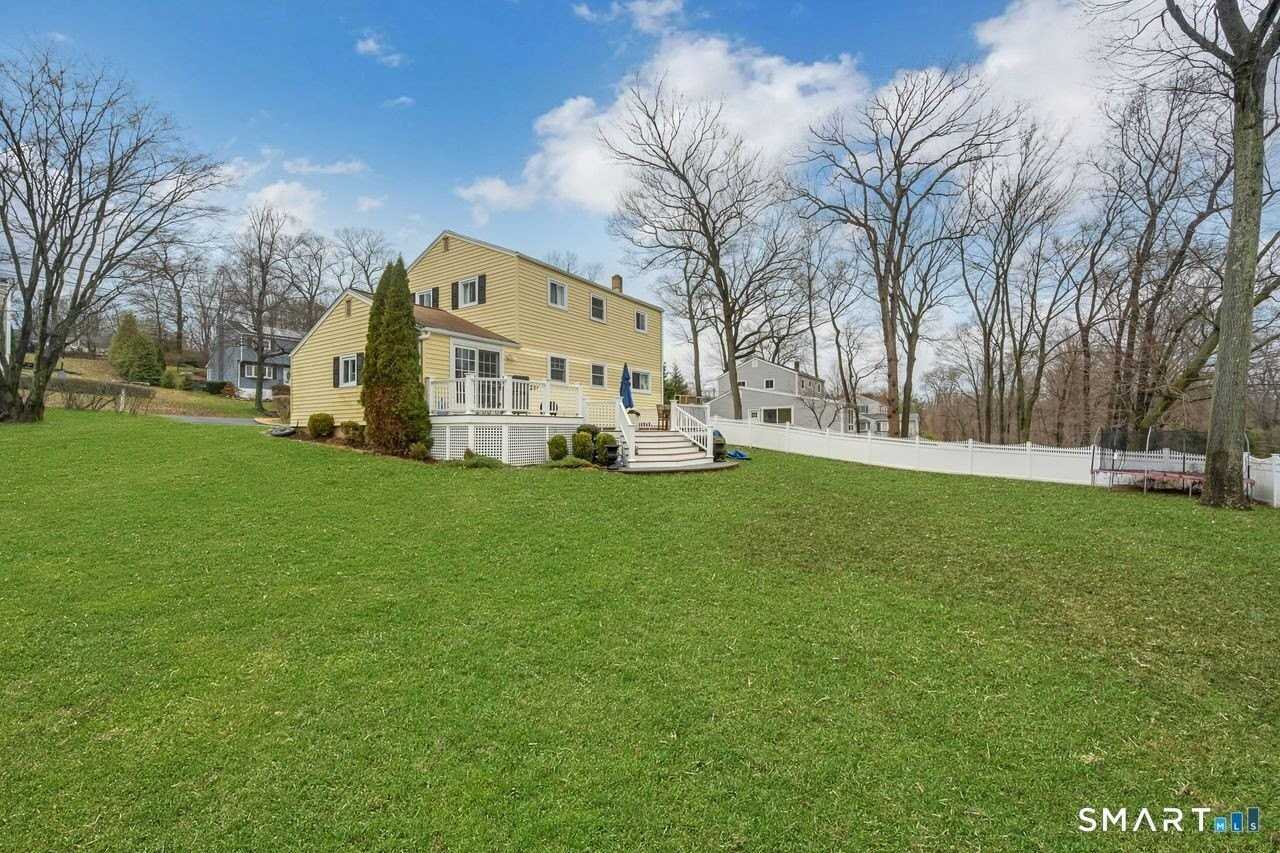 51 Ledgewood Dr - Photo 5 of 35