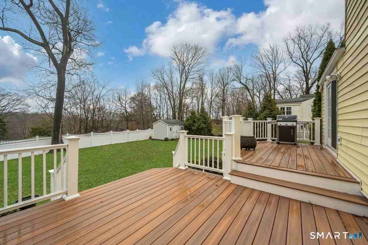 51 Ledgewood Dr - Photo 6 of 35