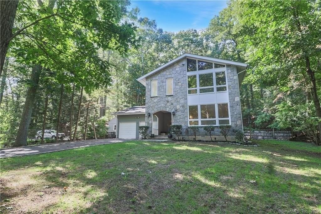 35 Jordan Ln - Photo 4 of 29