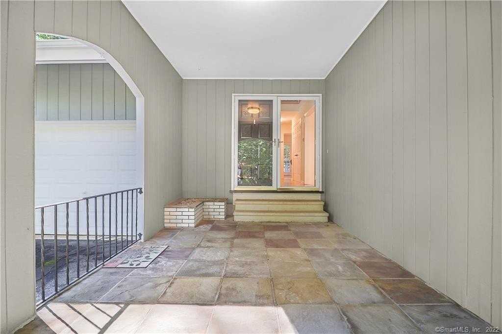 35 Jordan Ln - Photo 5 of 29