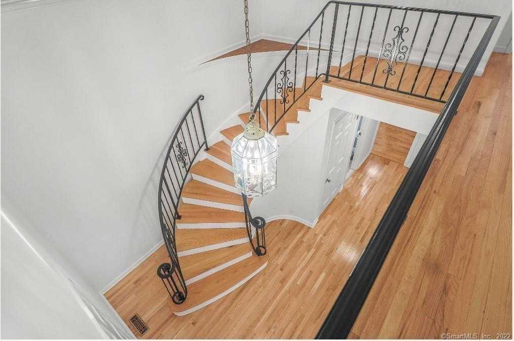 35 Jordan Ln - Photo 6 of 29