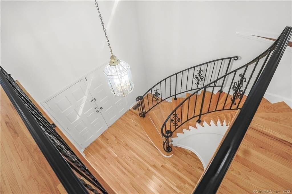 35 Jordan Ln - Photo 7 of 29