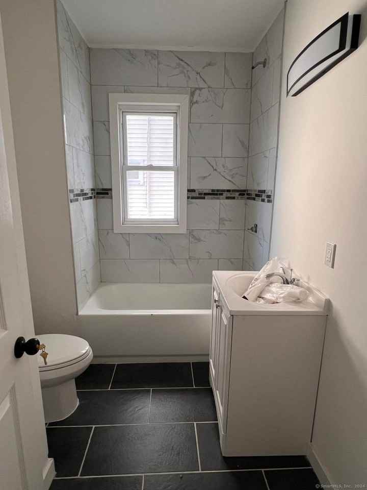 33 Marion St 1st Fl - Photo 3 of 9